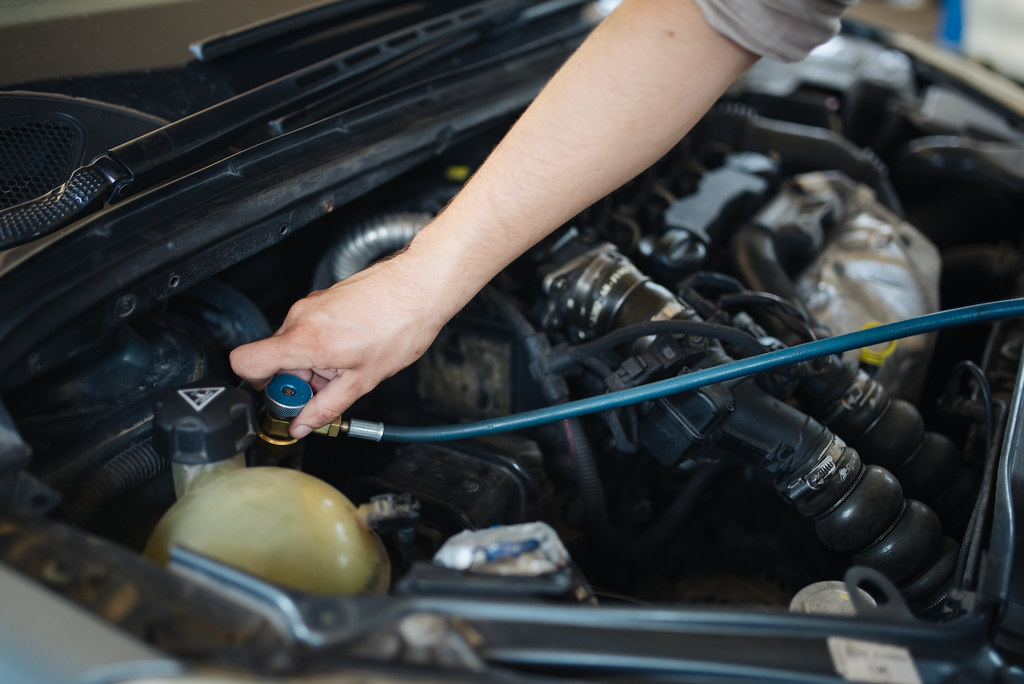 Troubleshooting Car AC Issues: Solutions & Repair Cost Estimates